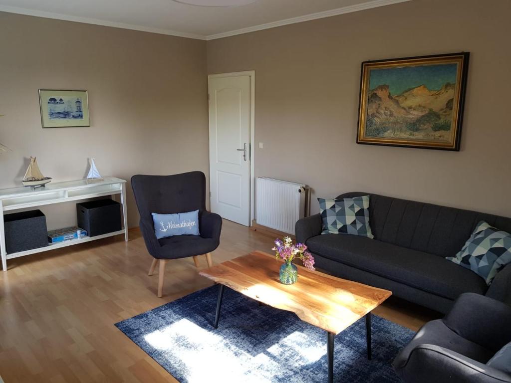 a living room with a couch and a coffee table at Haus Hoogelucht - Ferienwohnung in Langeoog