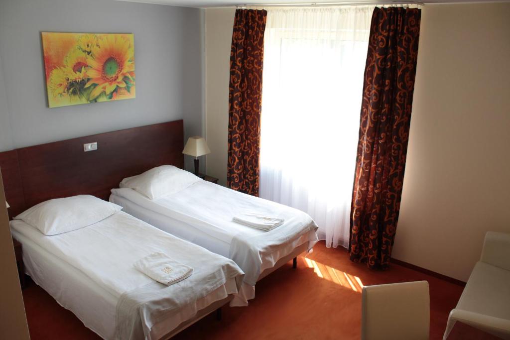 Łóżko lub łóżka w pokoju w obiekcie Hotel Gordon