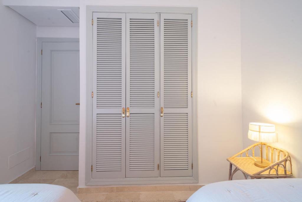 Posteľ alebo postele v izbe v ubytovaní 3+1 bed apartment, 100m away from the beach