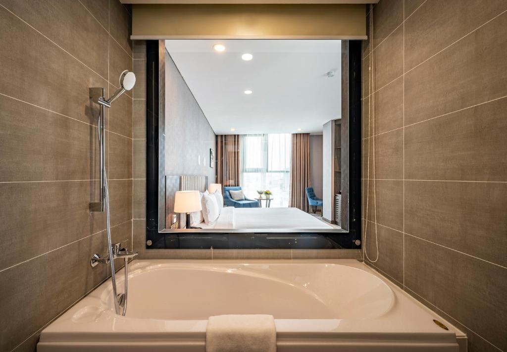 Phòng Deluxe Có Giường Cỡ King Nhìn Ra Thành Phố
