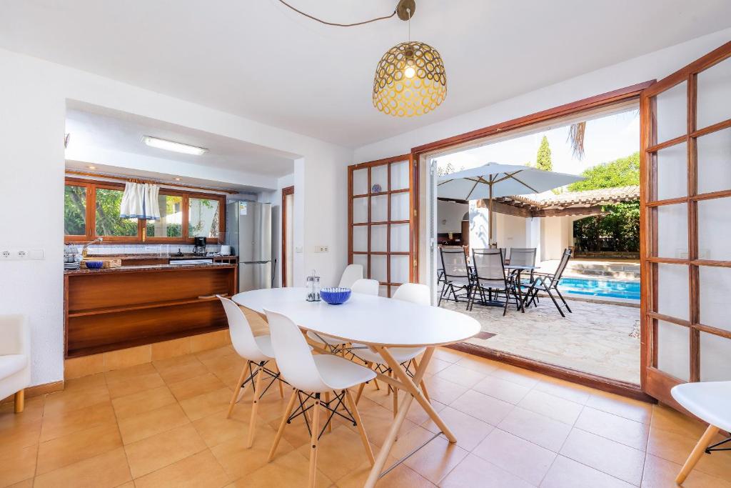 The swimming pool at or close to Villa Beach Palmitos
