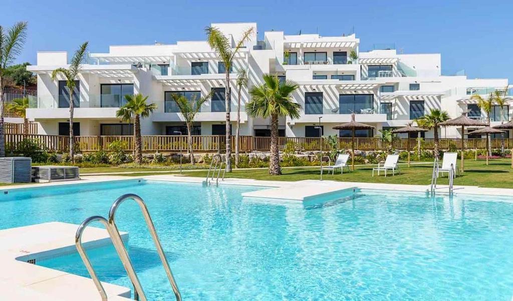 een zwembad voor een groot gebouw bij Luxury Secure Chic-Hideaway in La Cala de Mijas with Sun-Drenched Terrace, SPA & GYM in La Cala de Mijas