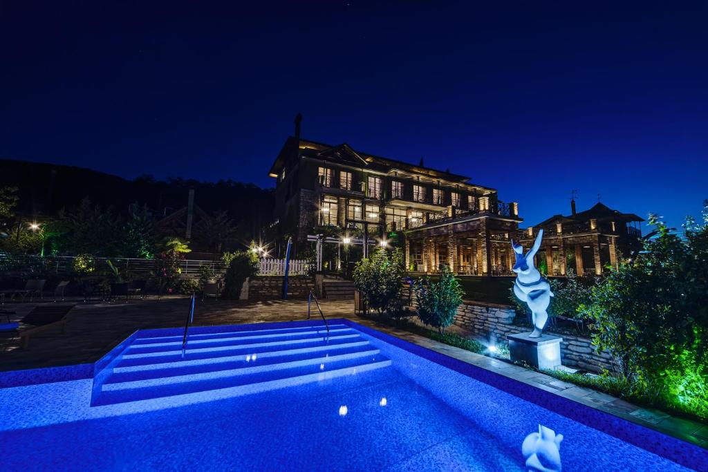 Bazén v ubytování Ampelo Resort nebo v jeho okolí