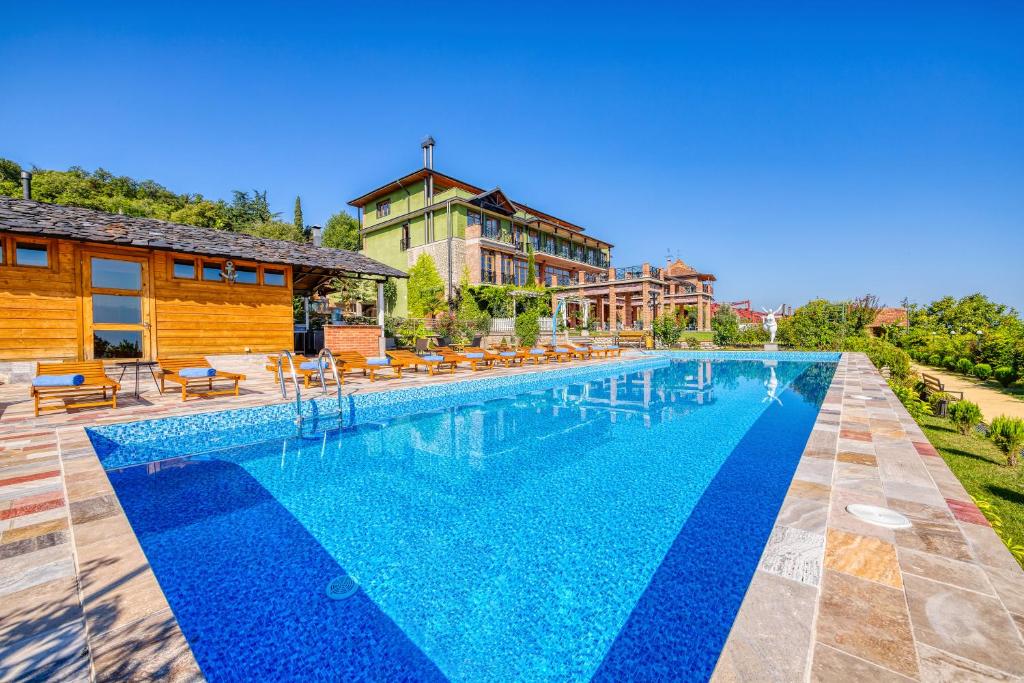 Bazén v ubytování Ampelo Resort nebo v jeho okolí