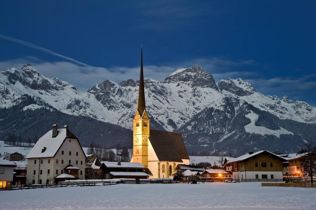 Ein allgemeiner Bergblick oder ein Berglick von des Hotels aus