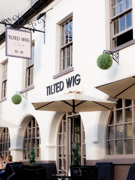 Tilted Wig in Warwick, Warwickshire, England