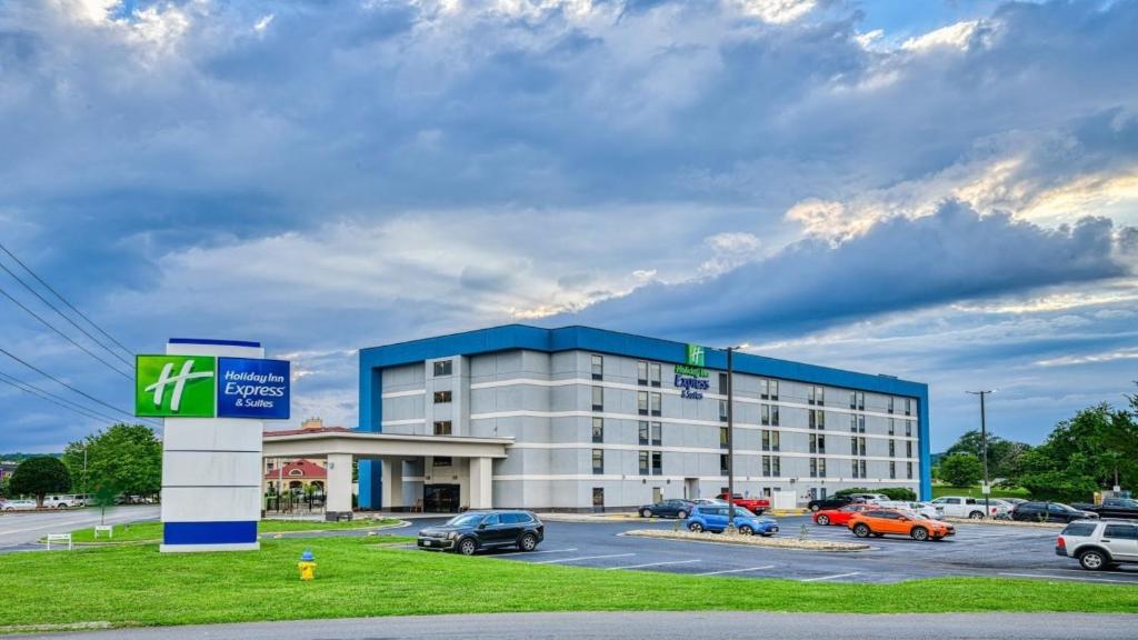 a large building with cars parked in a parking lot at Holiday Inn Express Hotel & Suites Pigeon Forge, an IHG Hotel in Pigeon Forge