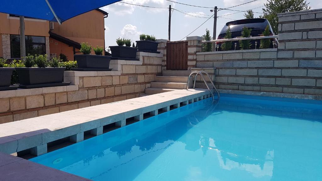 Bazén v ubytování Stone House Istria HRIS 1 nebo v jeho okolí