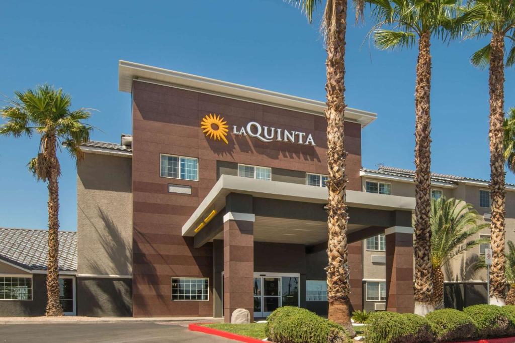 
a palm tree in front of a large building at La Quinta Inn & Suites by Wyndham Las Vegas Nellis in Las Vegas
