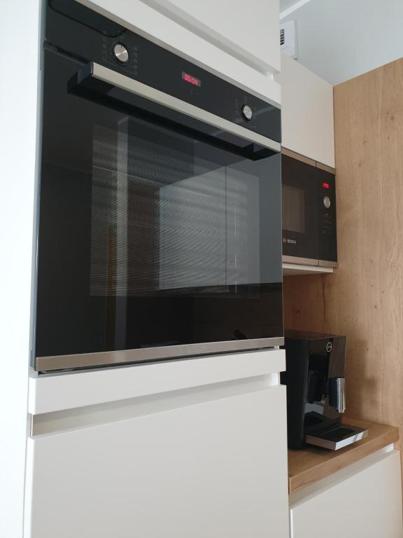 Kuchyňa alebo kuchynka v ubytovaní Private Apartment, Aircondition, HD TV pl & de, WiFi, Garage, fully equipped, near beach