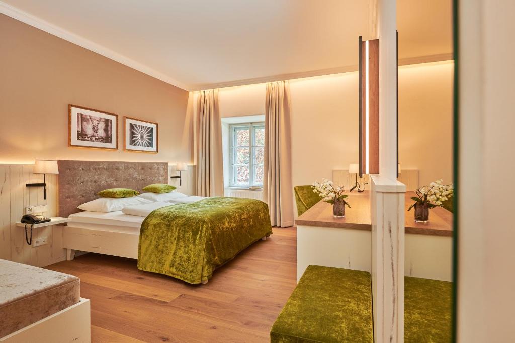 Postel nebo postele na pokoji v ubytování Das Schloss an der Eisenstrasse