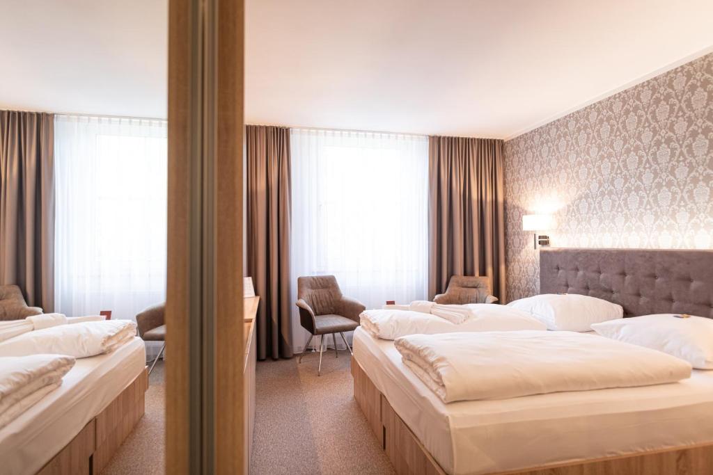 Postel nebo postele na pokoji v ubytování Schloss Breitenfeld Hotel & Tagung