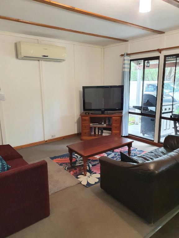 TV a/nebo společenská místnost v ubytování Kerriley Park FarmStay