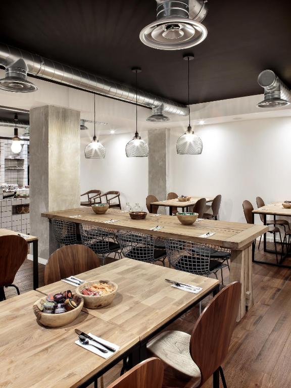 New Hotel Le Voltaire - Resim 9