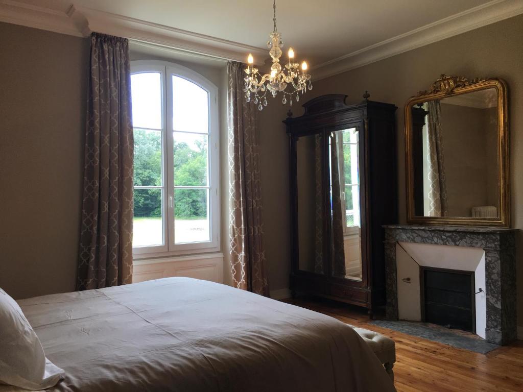 Tempat tidur dalam kamar di Chateau Vary