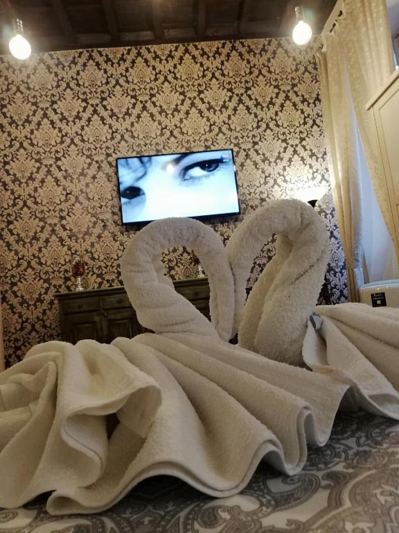 Telewizja i/lub zestaw kina domowego w obiekcie Casa Tiffany Piazza di Spagna