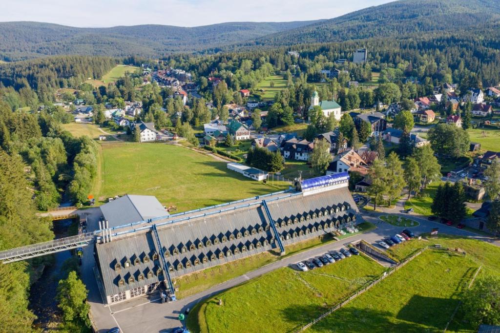 Nespecifikovaný výhled na hory nebo výhled na hory při pohledu z hotelu