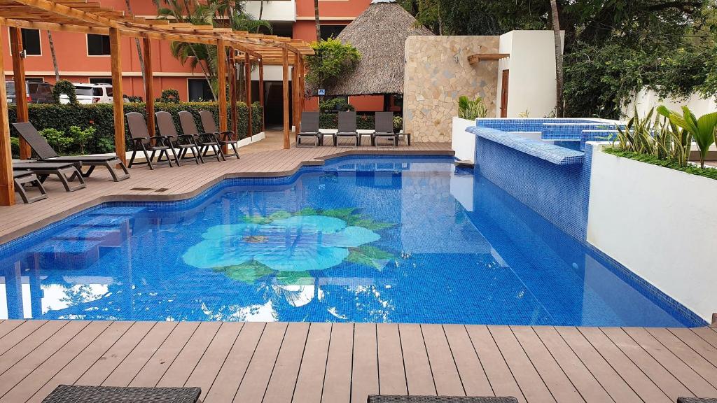 Der Swimmingpool an oder in der Nähe von Hotel Maya Tulipanes Palenque