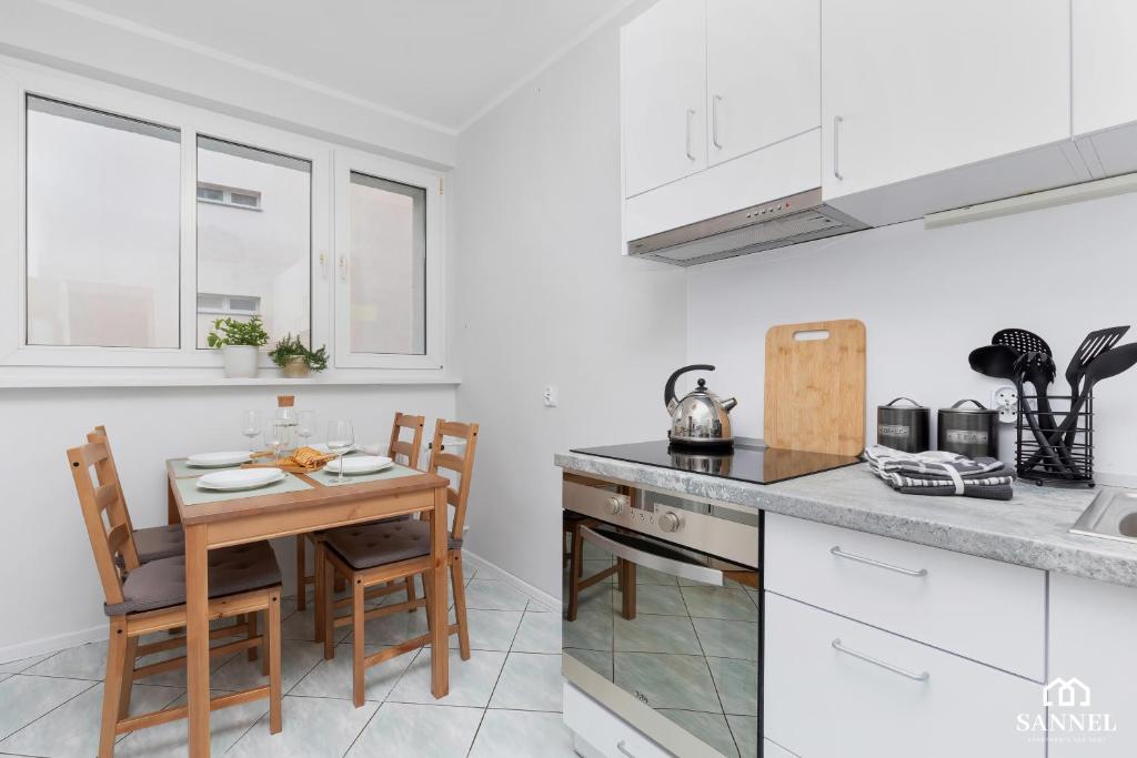 Kuchyňa alebo kuchynka v ubytovaní Apartament Gryf w sercu Szczecina-SANNEL Apartments for rent