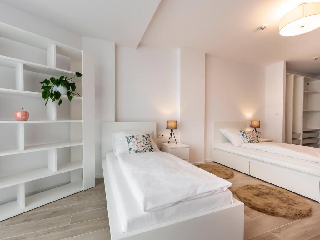 Posteľ alebo postele v izbe v ubytovaní VacationClub – Seaside Park Penthouse 608