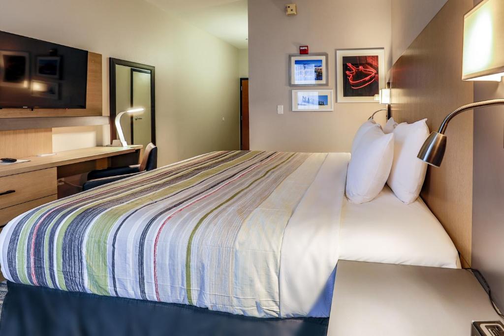Country Inn & Suites by Radisson Nashville Airport TN photo