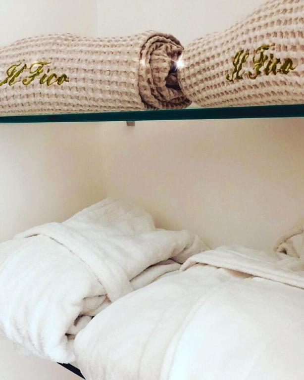 A bed or beds in a room at Il Fico Deluxe