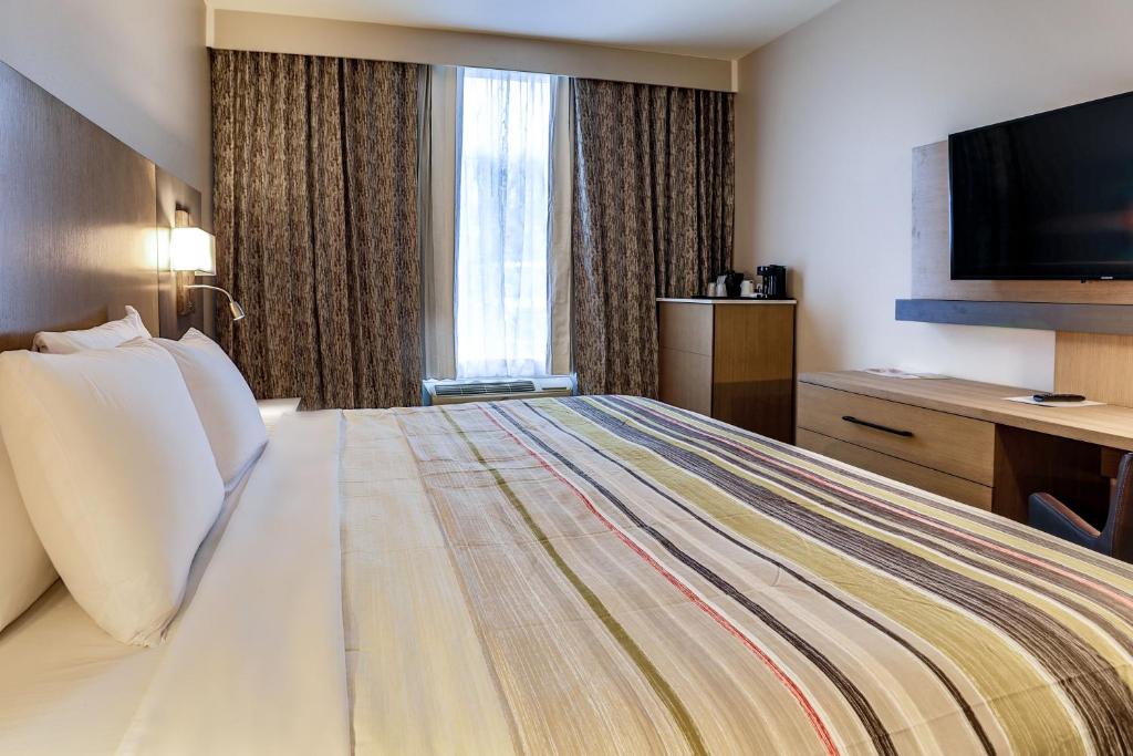 Country Inn & Suites by Radisson Nashville Airport TN photo