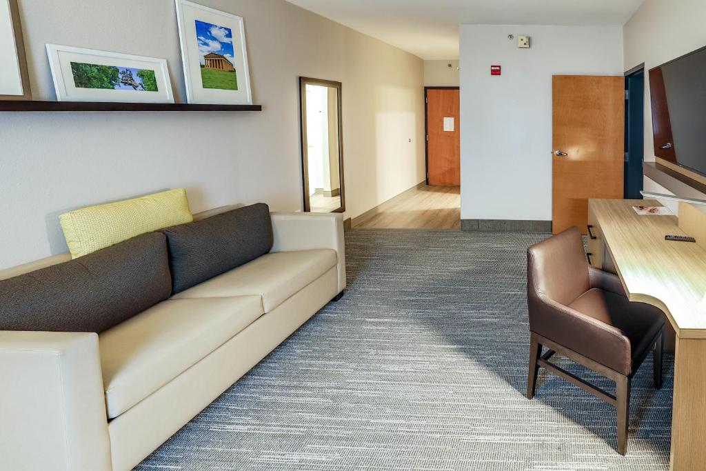 Country Inn & Suites by Radisson Nashville Airport TN - King Room - Disability Access/Non-Smoking