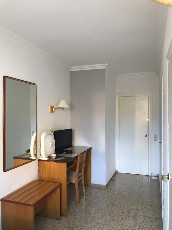 TV a/nebo společenská místnost v ubytování Hostal Can Pou