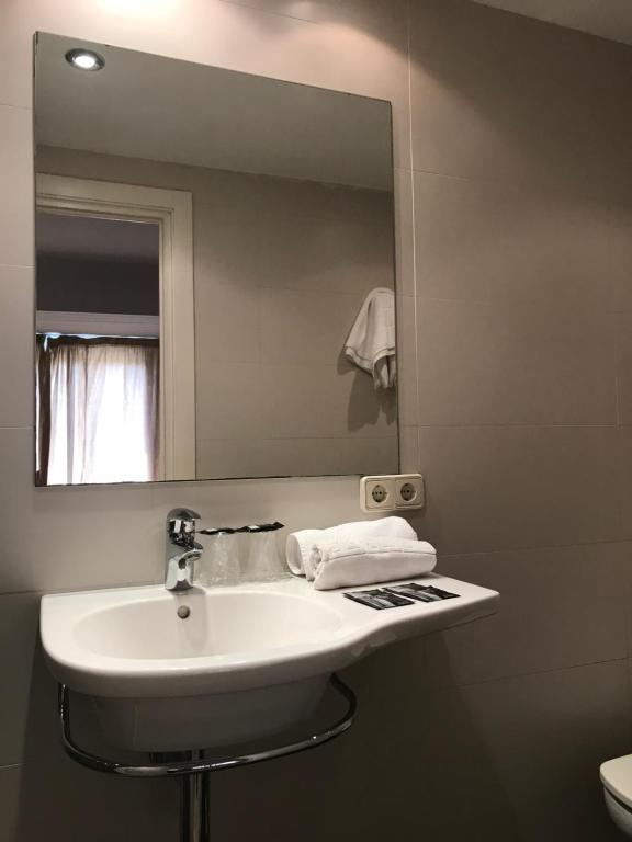 Koupelna v ubytování Hostal Can Pou