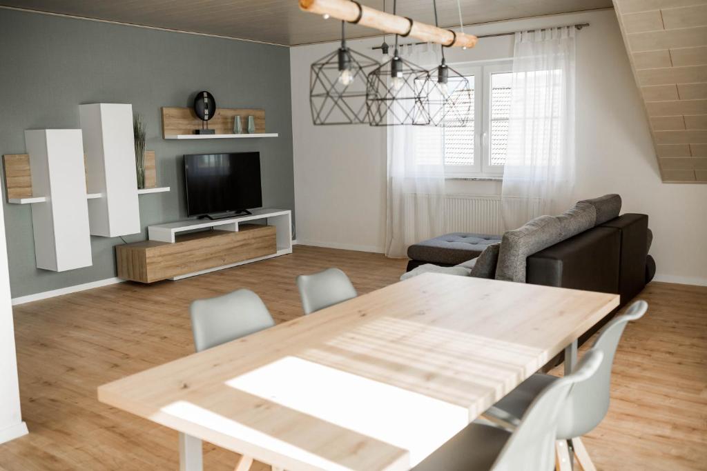 a living room with a wooden table and a couch at Ferienwohnung Nallenblick in Gersfeld