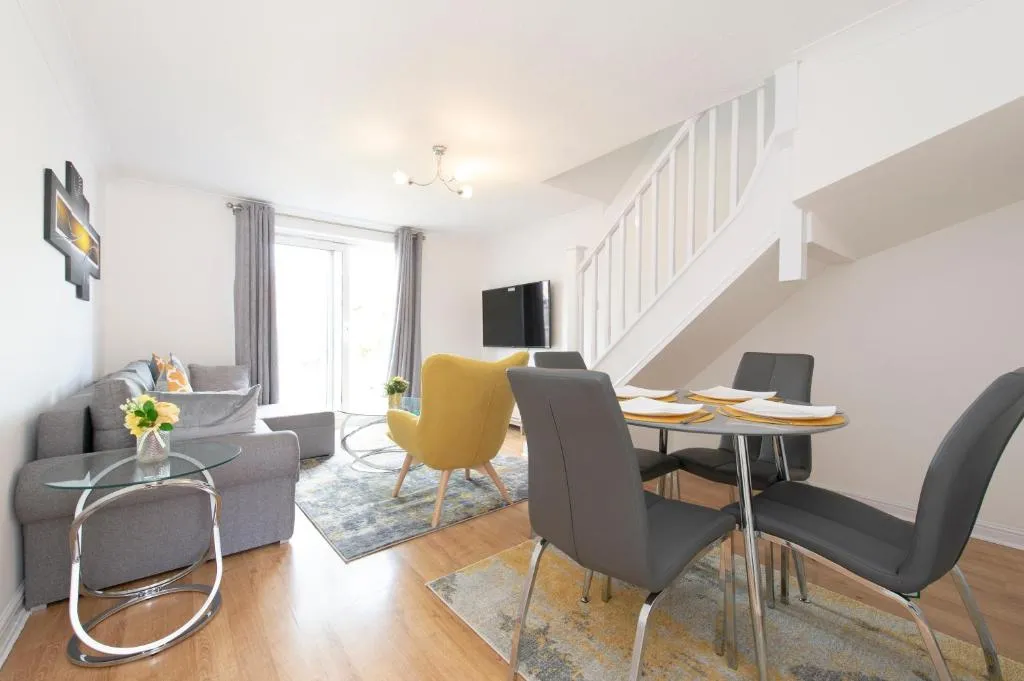 Acres of Diamond Suite, Londra, Marea Britanie