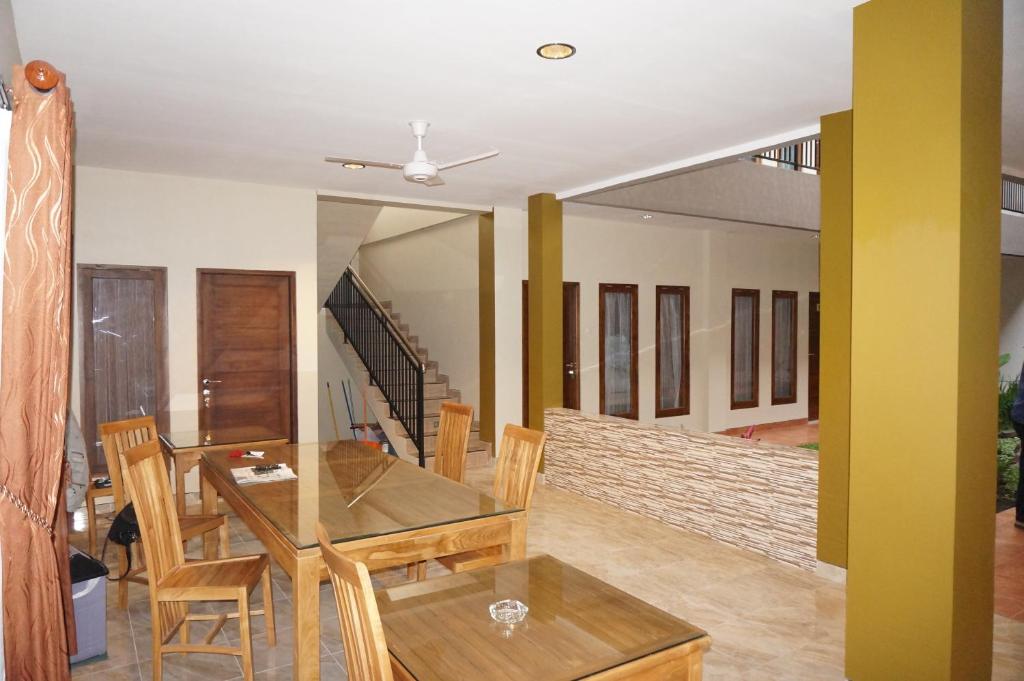 Posezení v ubytování Aloha Hotel Yogyakarta