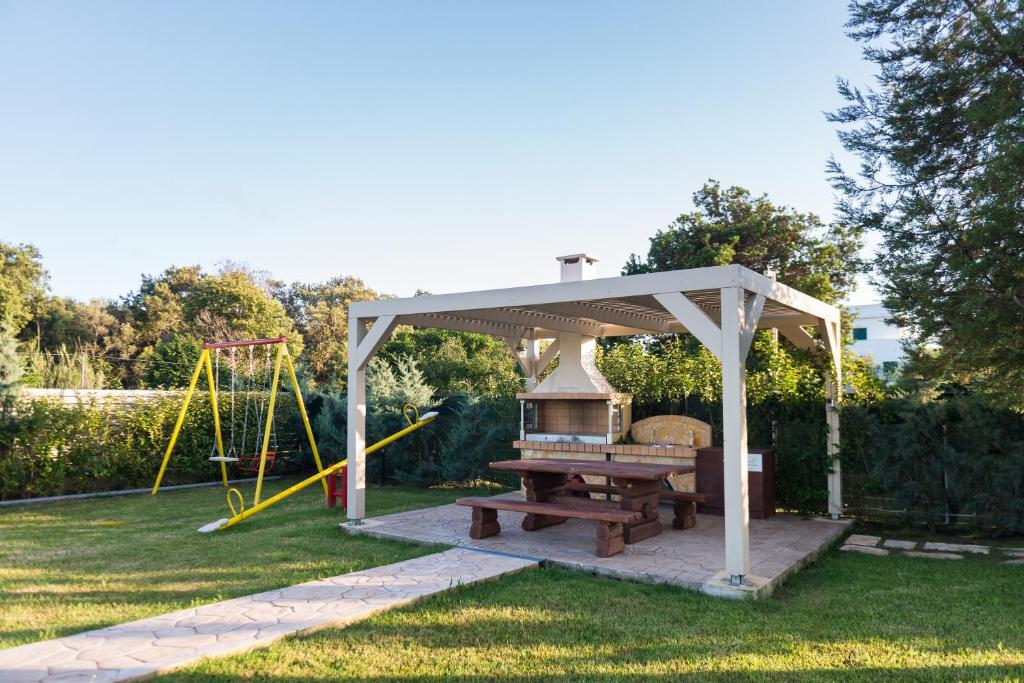 A garden outside Liostasi