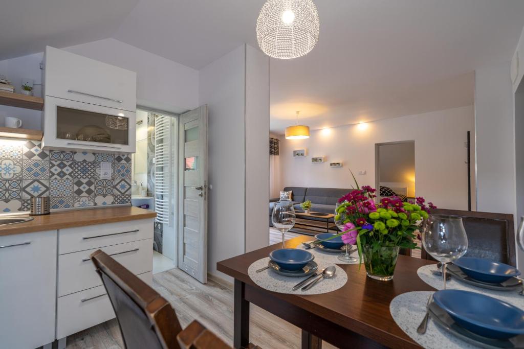 a kitchen and dining room with a table and chairs at Apartament MARCEL Centrum in Szklarska Poręba