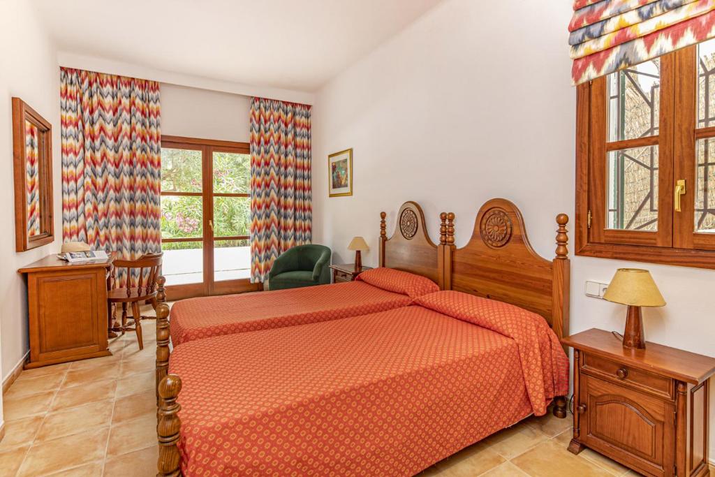 Postel nebo postele na pokoji v ubytování Villa Cala dor