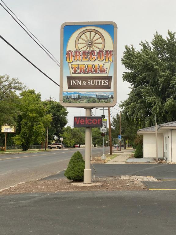 a sign for aatownamnumpumpumpumpumpump at Oregon Trail Inn and Suites in Lakeview