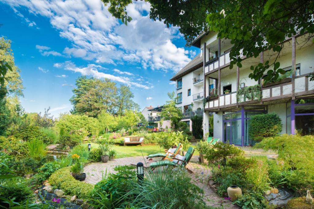 a garden in front of a building at Waldhotel Felsentor in Hauenstein