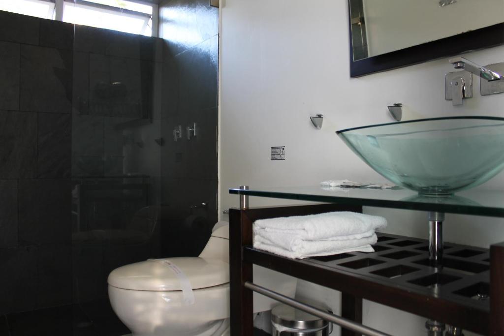 Uma casa de banho em Hotel Boutique las Rosas 5 G