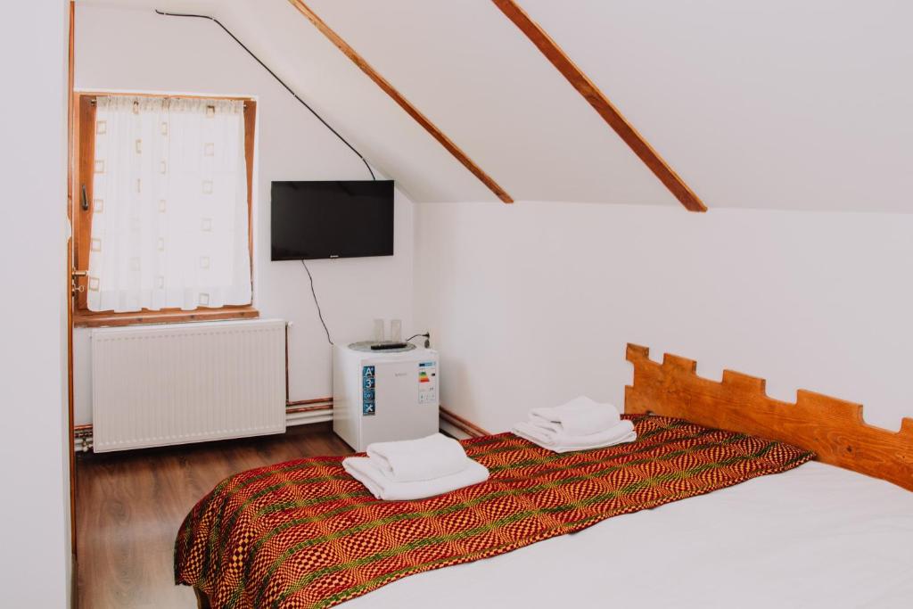 a room with a bed with a tv and a heater at La Casieru in Bilbor