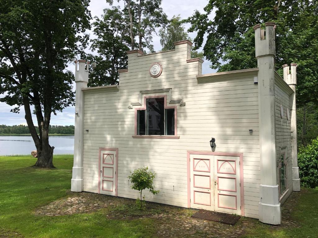 Valgjärve Castle Stable Shed - Housity