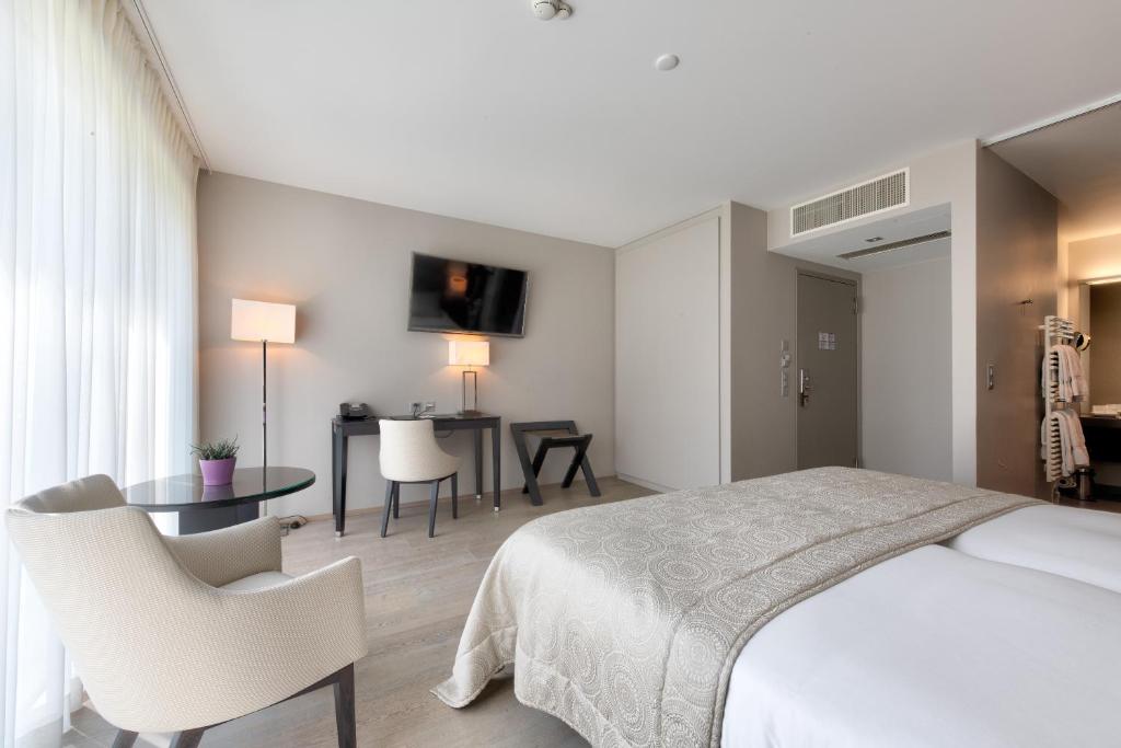 Postel nebo postele na pokoji v ubytování Hostellerie Le Petit Manoir