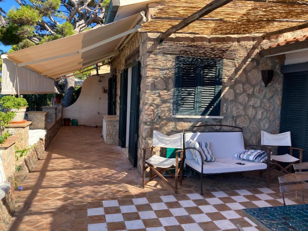 Patio alebo iná vonkajšia časť ubytovania La casa sulla scogliera
