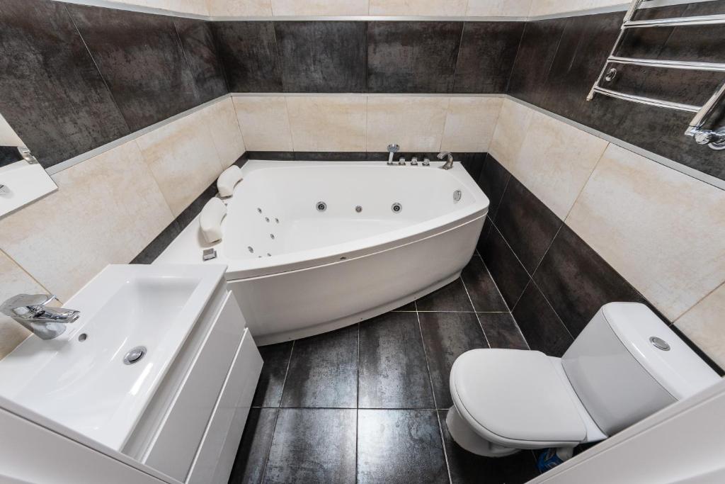 Luxrent Apartments on Lesi Ukrainki - Kiev - Deluxe Studio With Spa Bath - 9 L.Ukrainky Boulevard