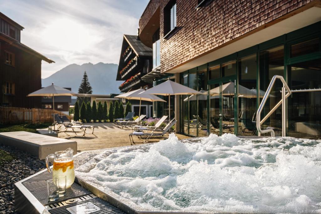 Nespecifikovaný výhled na hory nebo výhled na hory při pohledu z hotelu