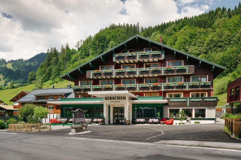 Nespecifikovaný výhled na hory nebo výhled na hory při pohledu z hotelu