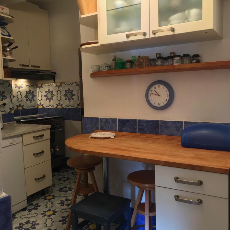 Kuchyňa alebo kuchynka v ubytovaní La casa sulla scogliera