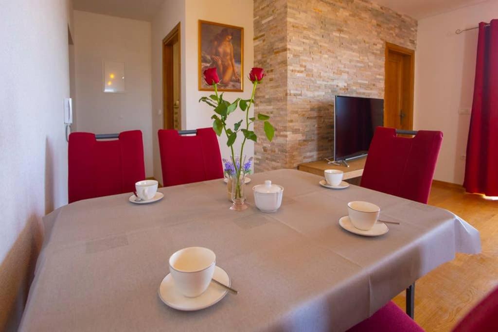 Χώρος καθιστικού στο Apartments Vladimir #5