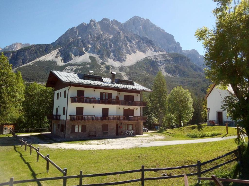 a house in front of a mountain at Appartamento al Pelmo in Villanova