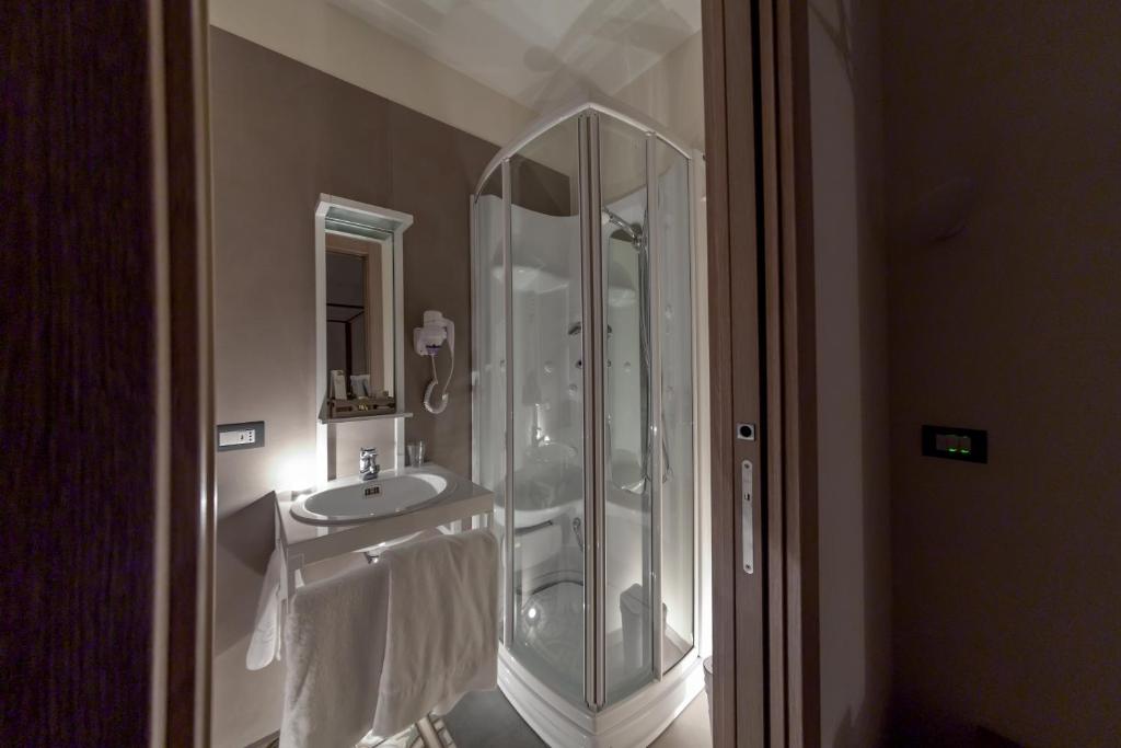 Koupelna v ubytování METEORON Luxury Rooms